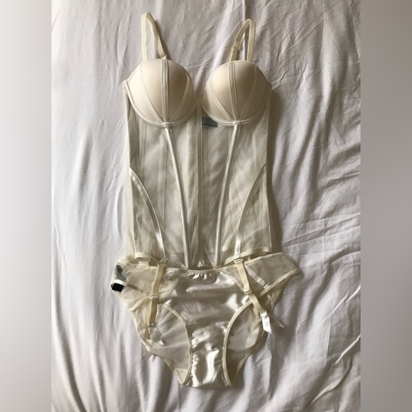 Implicate bustier and brief set - Picture 11 of 12